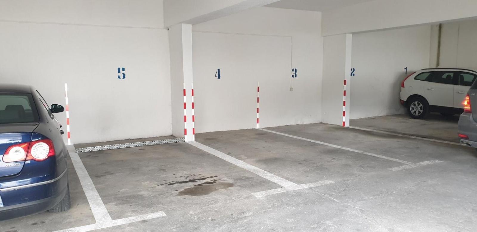 Apartment Hill with Free Garage Spot