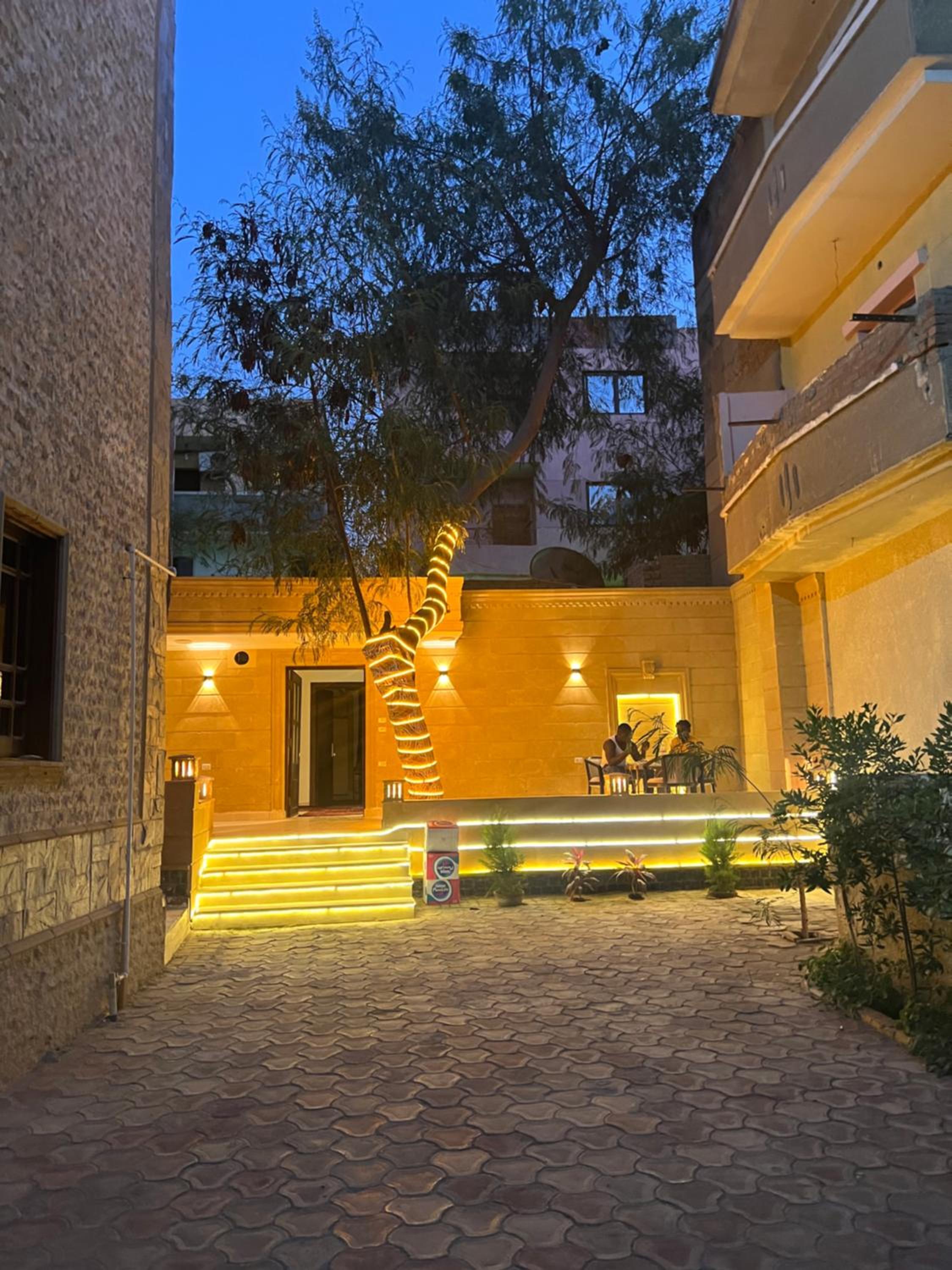 Malak pyramids inn