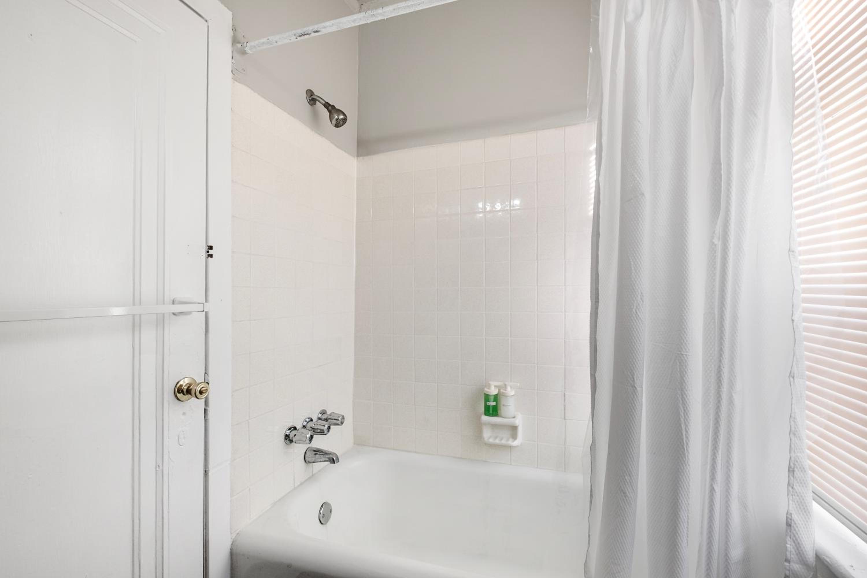 UpennDrexel Lovely 2BR Apt view 5