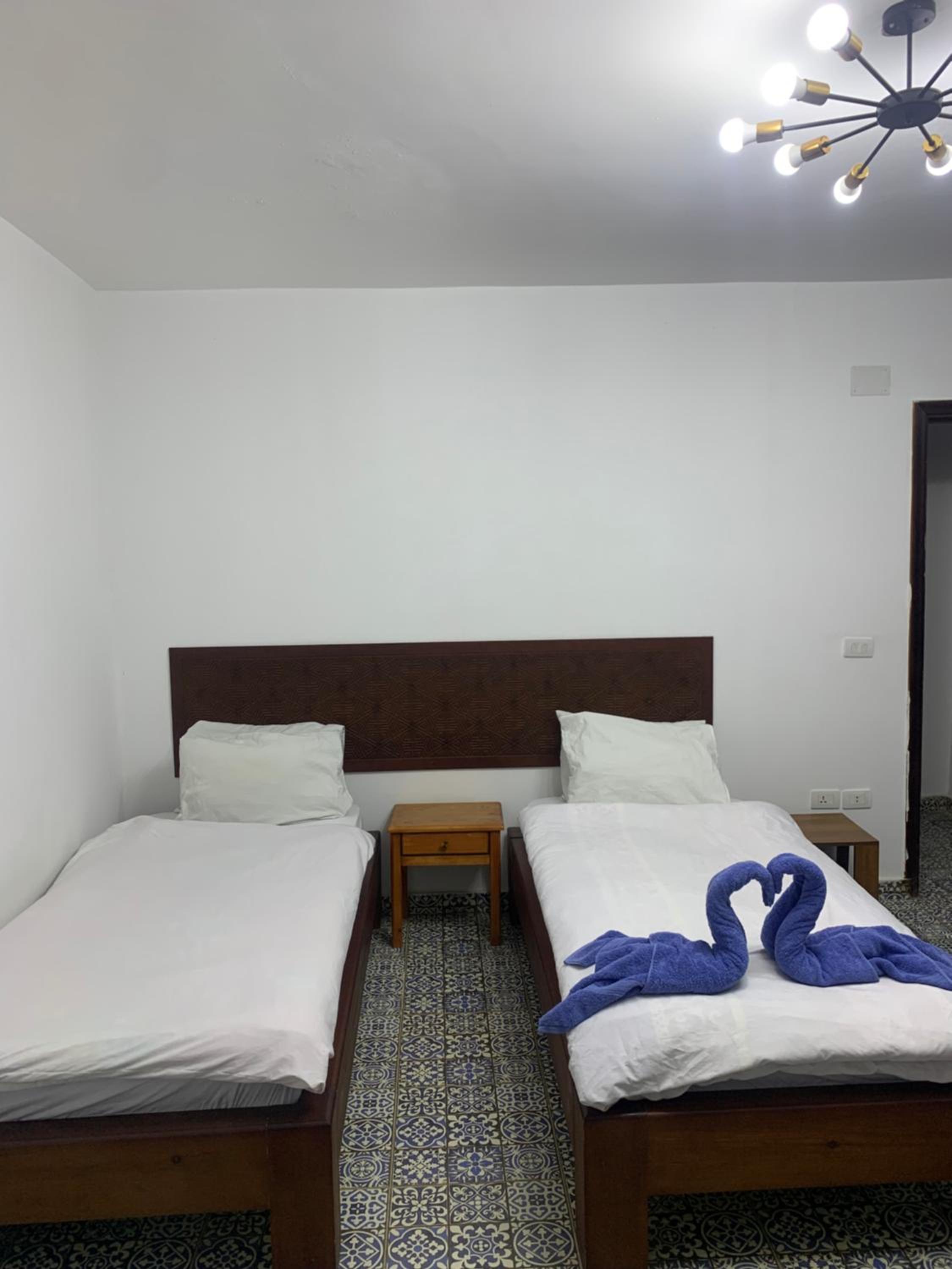 Z Pyramids Inn foreign only