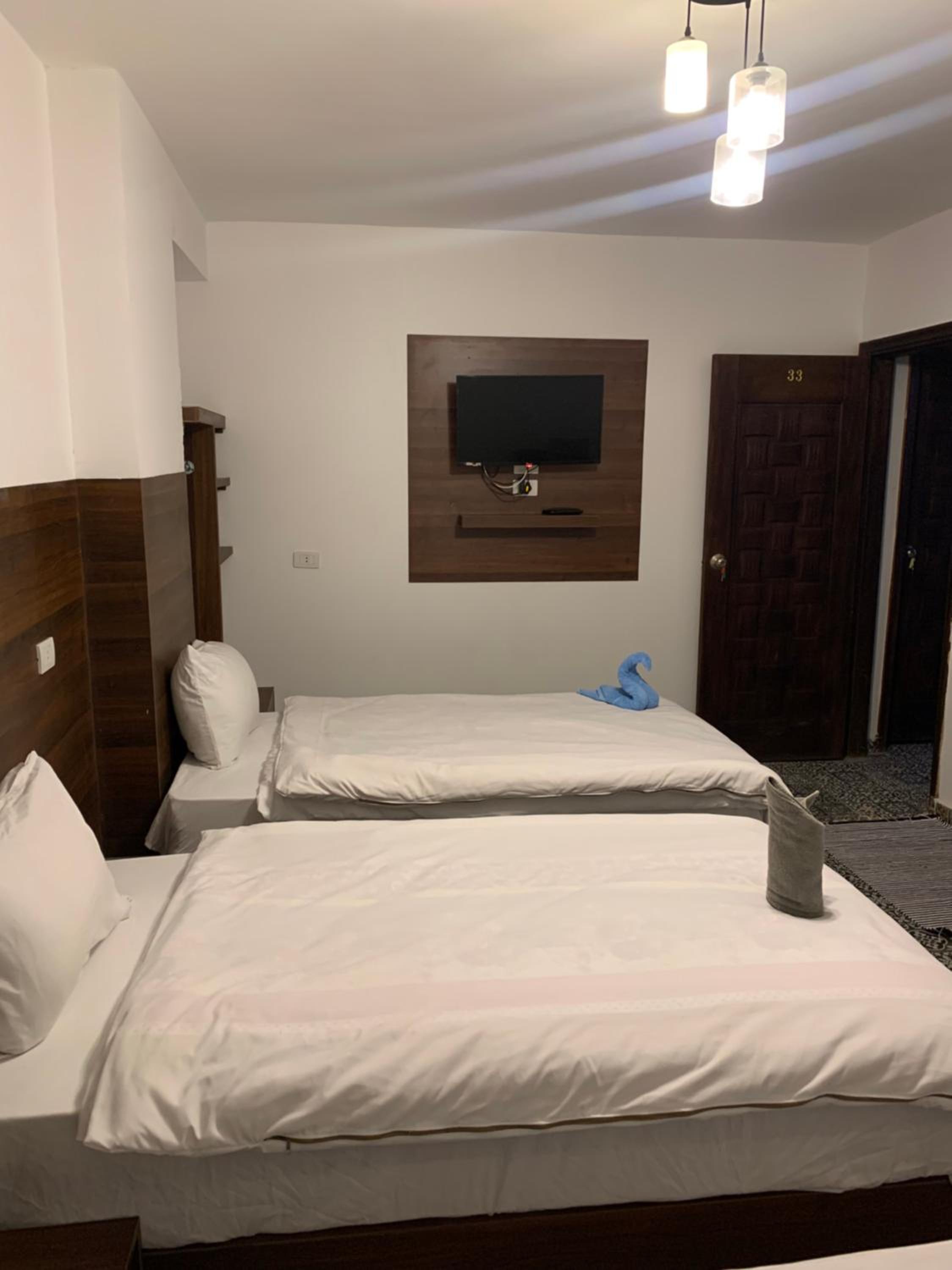 Z Pyramids Inn foreign only