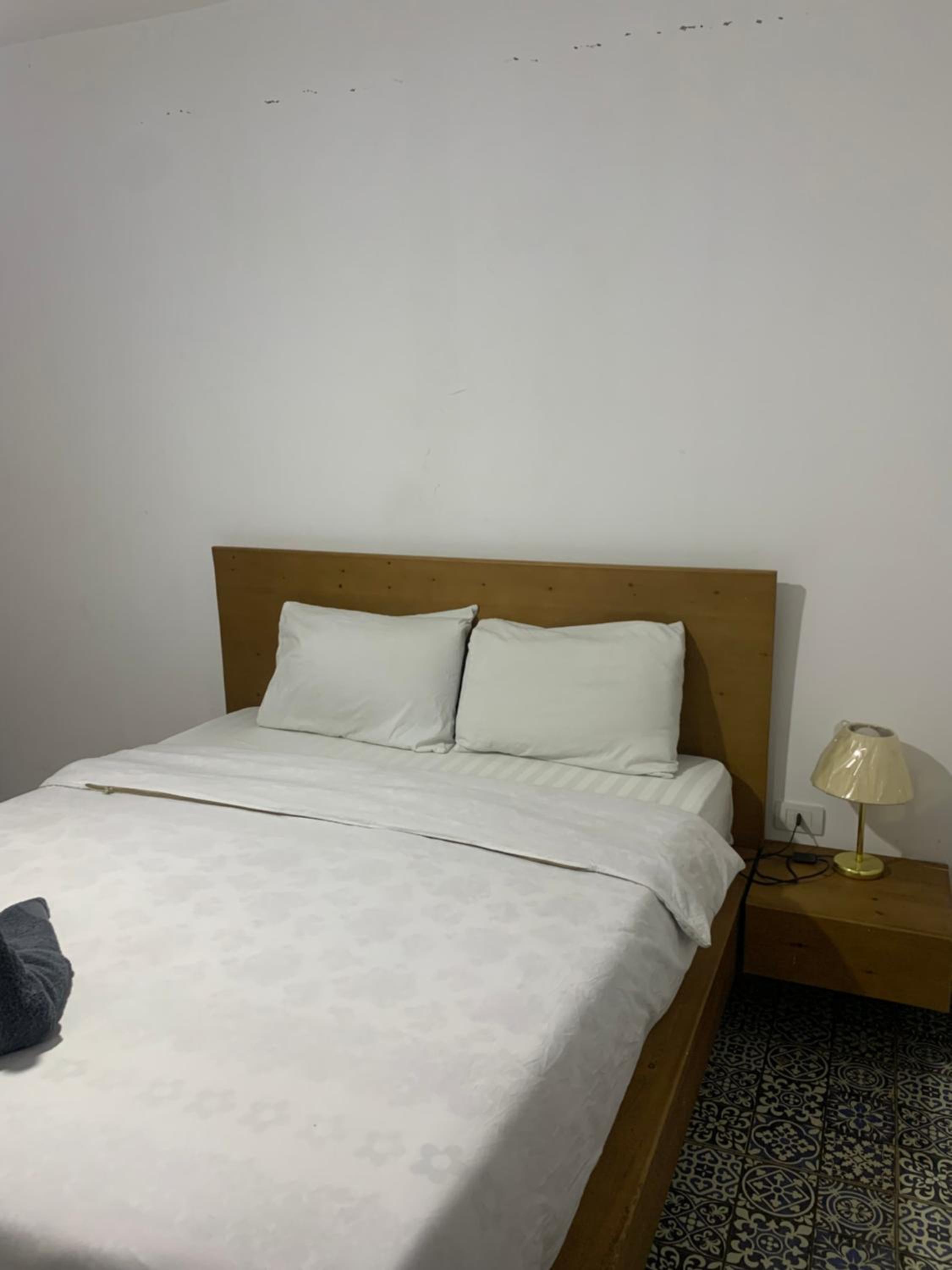 Z Pyramids Inn foreign only