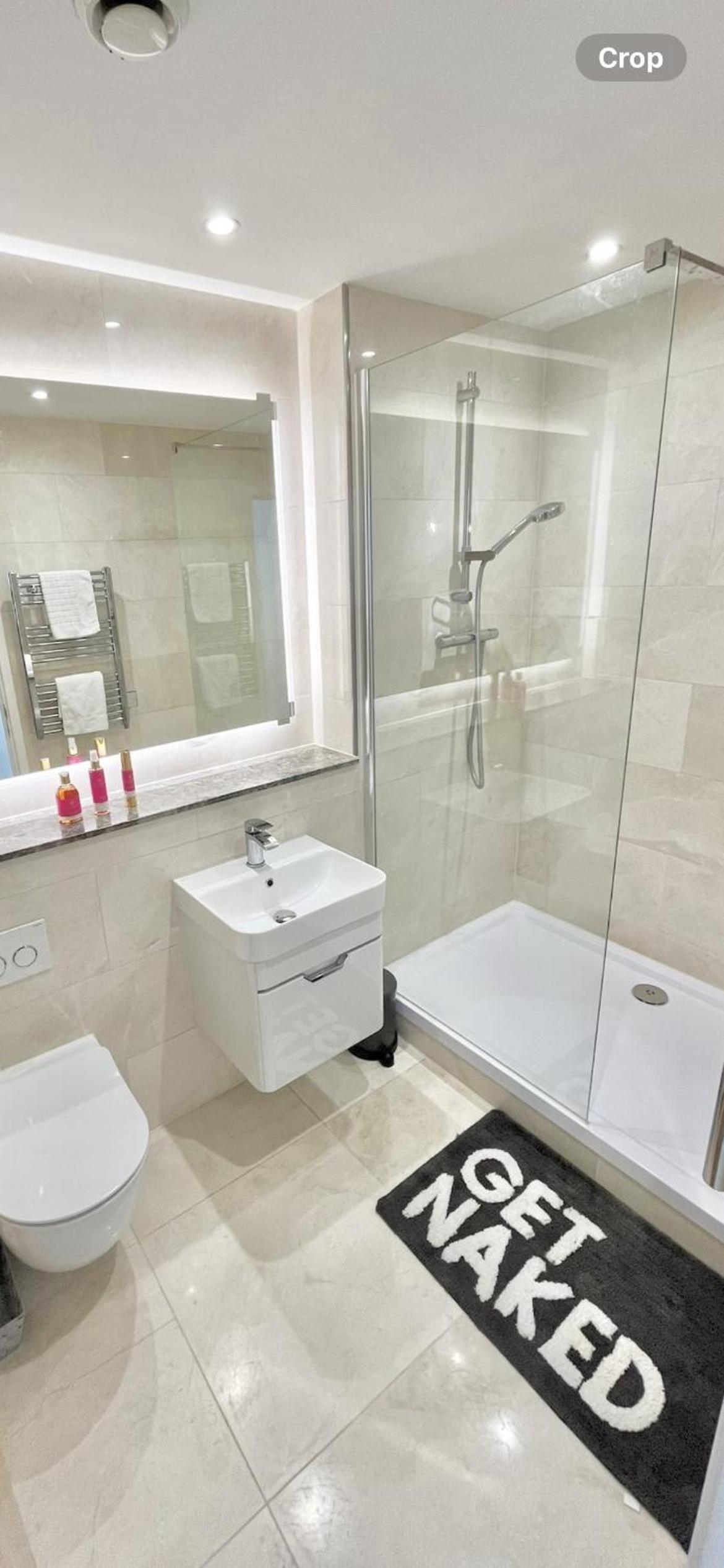 22nd Floor Luxury City Centre Apartment view 4