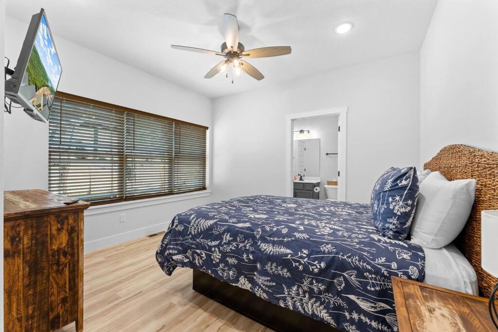 The Lake Fish-Amazing Views-Sleeps 24-indoor-outdoor pools view 3