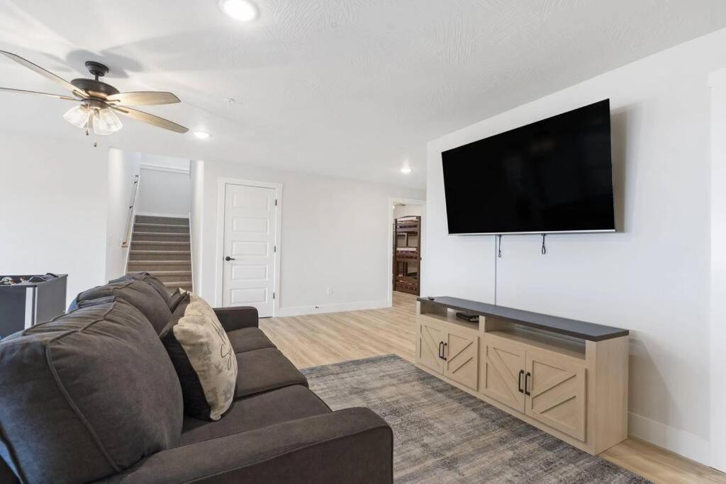 The Lake Fish-Amazing Views-Sleeps 24-indoor-outdoor pools view 5