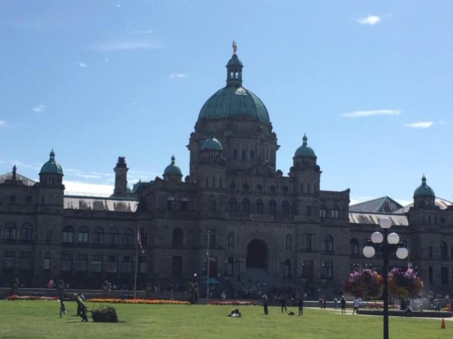 Victoria Vacations - LOCATION LOCATION LOCATION IMMACULATE 1 BEDROOM SUITE - Property Image 92