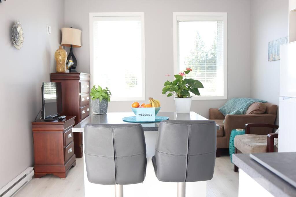 Victoria Vacations - LOCATION LOCATION LOCATION IMMACULATE 1 BEDROOM SUITE - Property Image 11