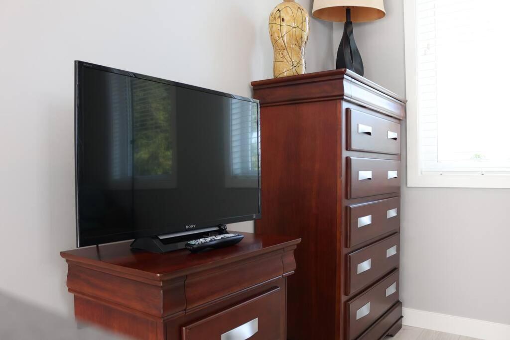 Victoria Vacations - LOCATION LOCATION LOCATION IMMACULATE 1 BEDROOM SUITE - Property Image 21