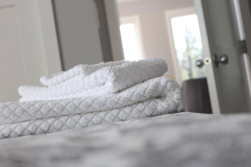 Victoria Vacations - LOCATION LOCATION LOCATION IMMACULATE 1 BEDROOM SUITE - Property Image 44