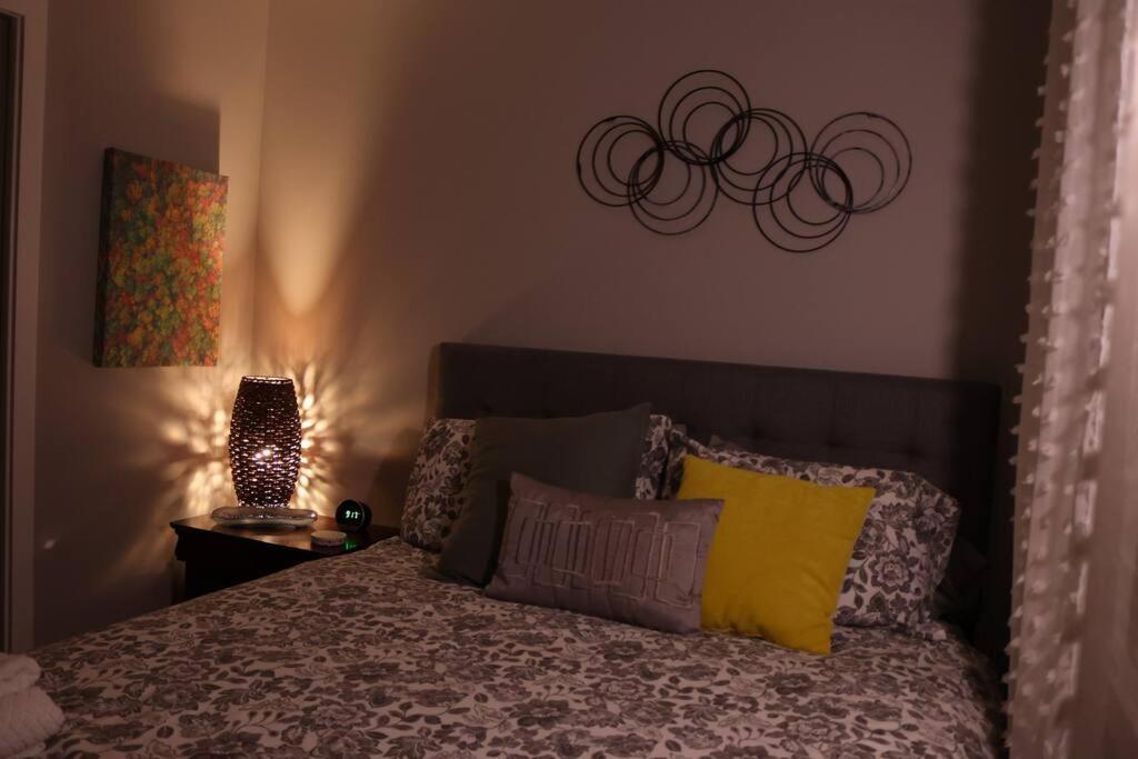 Victoria Vacations - LOCATION LOCATION LOCATION IMMACULATE 1 BEDROOM SUITE - Property Image 76