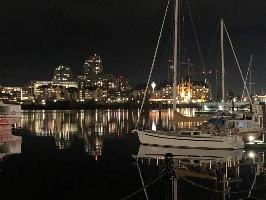 Victoria Vacations - LOCATION LOCATION LOCATION IMMACULATE 1 BEDROOM SUITE - Property Image 96