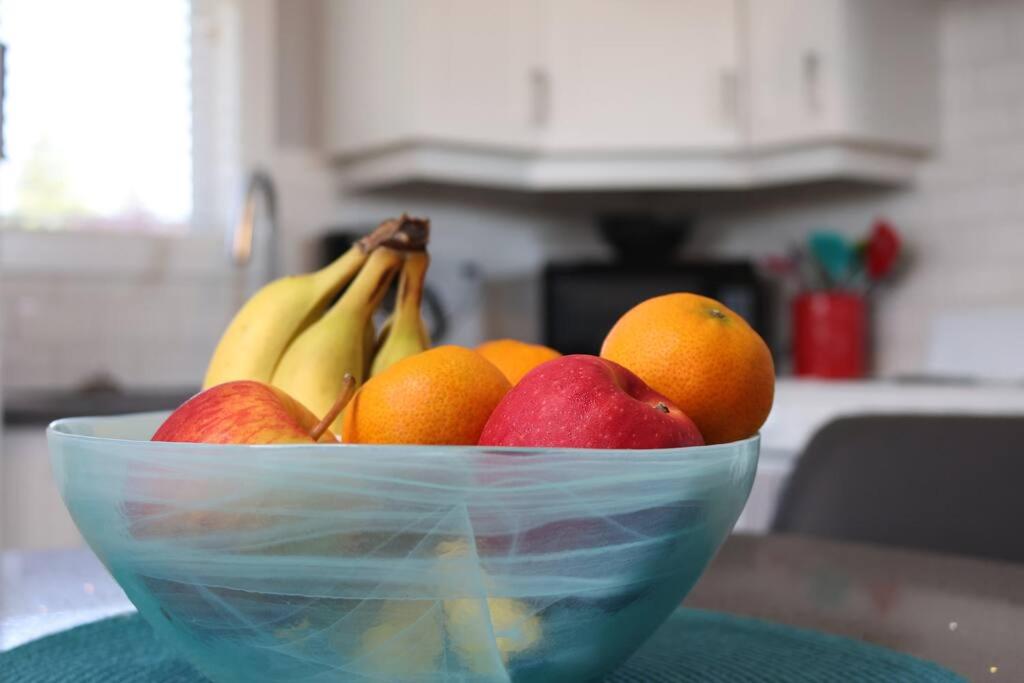 Victoria Vacations - LOCATION LOCATION LOCATION IMMACULATE 1 BEDROOM SUITE - Property Image 15