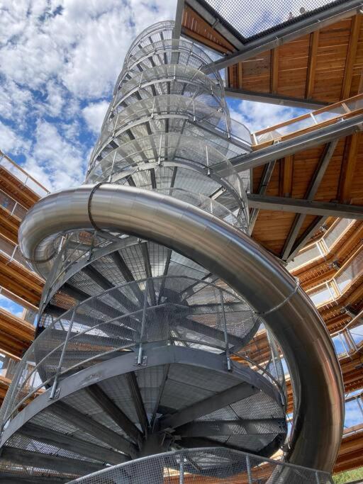 Victoria Vacations - LOCATION LOCATION LOCATION IMMACULATE 1 BEDROOM SUITE - Property Image 97