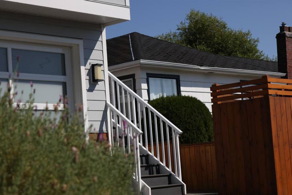 Victoria Vacations - LOCATION LOCATION LOCATION IMMACULATE 1 BEDROOM SUITE - Property Image 55