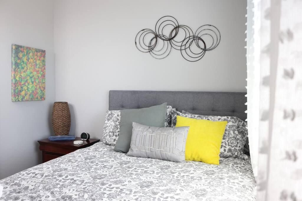 Victoria Vacations - LOCATION LOCATION LOCATION IMMACULATE 1 BEDROOM SUITE - Property Image 41