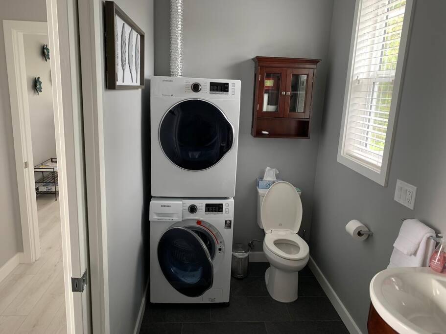 Victoria Vacations - LOCATION LOCATION LOCATION IMMACULATE 1 BEDROOM SUITE - Property Image 50