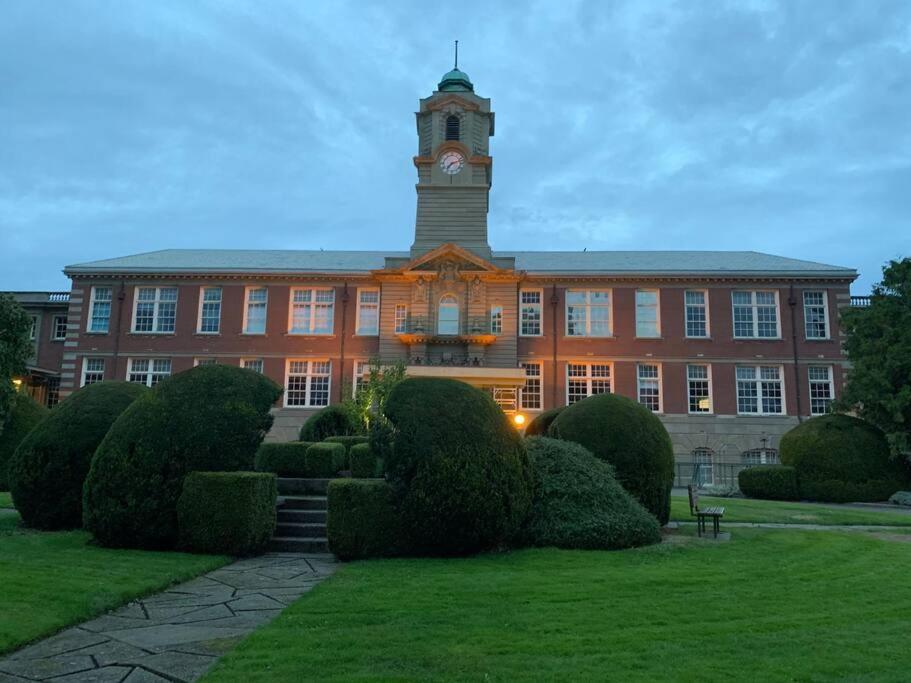 Victoria Vacations - LOCATION LOCATION LOCATION IMMACULATE 1 BEDROOM SUITE - Property Image 102