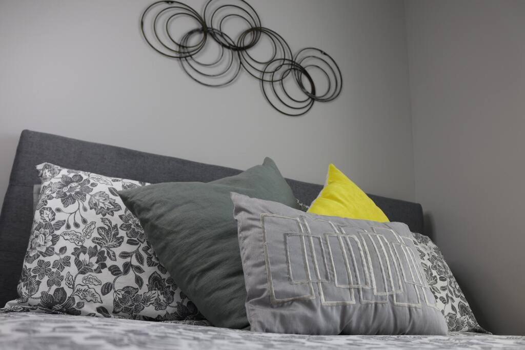 Victoria Vacations - LOCATION LOCATION LOCATION IMMACULATE 1 BEDROOM SUITE - Property Image 43