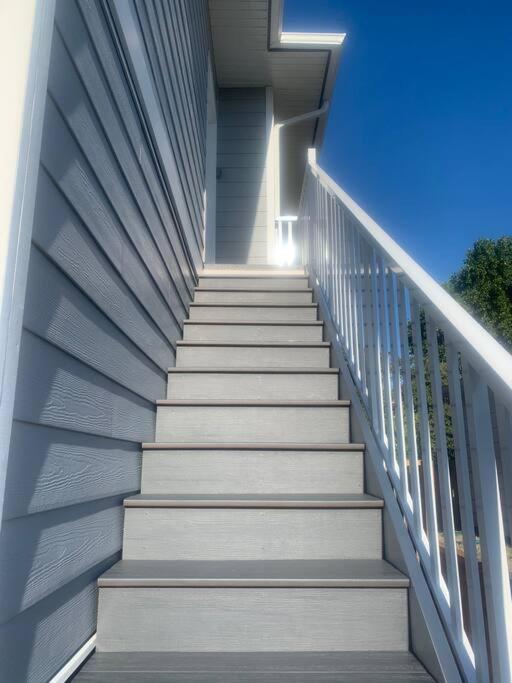 Victoria Vacations - LOCATION LOCATION LOCATION IMMACULATE 1 BEDROOM SUITE - Property Image 56