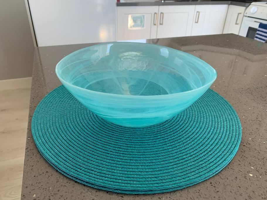 Victoria Vacations - LOCATION LOCATION LOCATION IMMACULATE 1 BEDROOM SUITE - Property Image 19