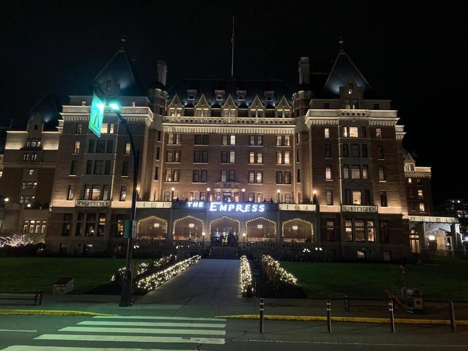 Victoria Vacations - LOCATION LOCATION LOCATION IMMACULATE 1 BEDROOM SUITE - Property Image 62