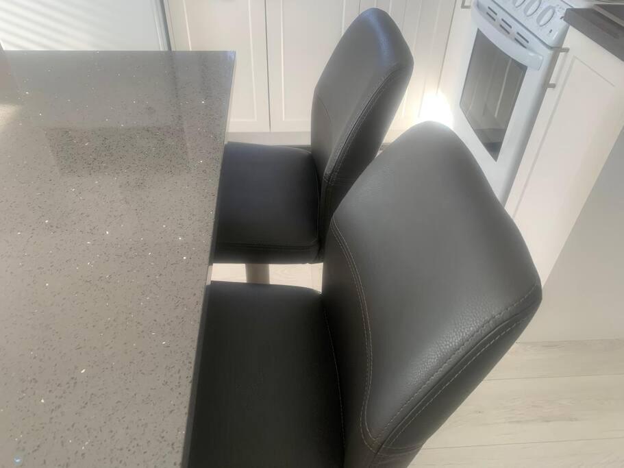 Victoria Vacations - LOCATION LOCATION LOCATION IMMACULATE 1 BEDROOM SUITE - Property Image 14