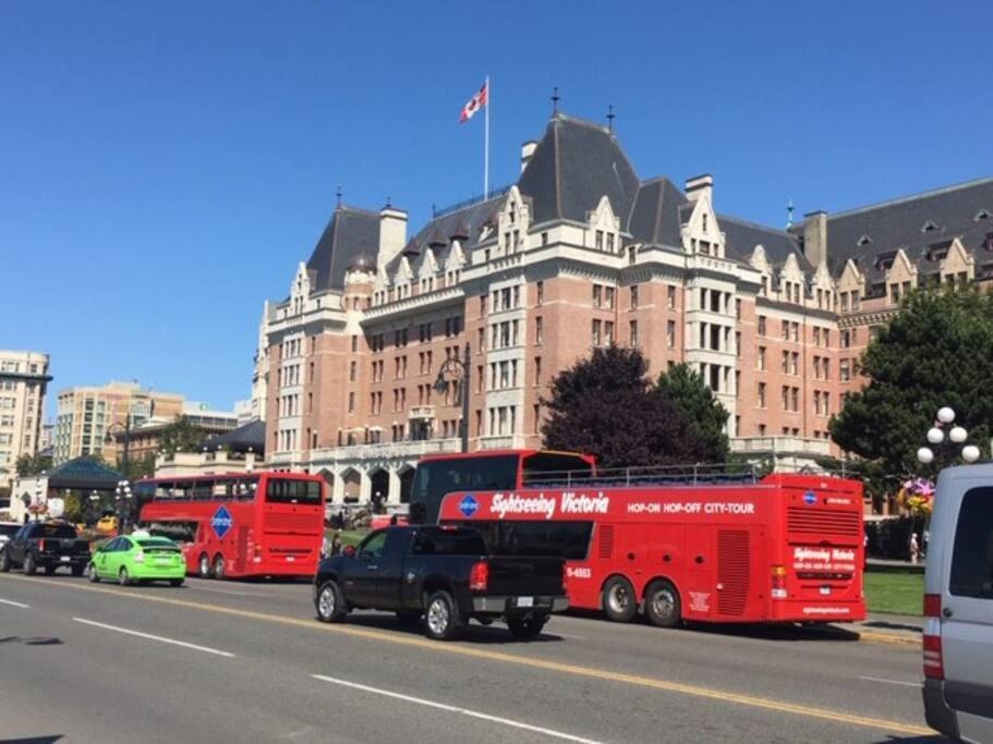 Victoria Vacations - LOCATION LOCATION LOCATION IMMACULATE 1 BEDROOM SUITE - Property Image 63