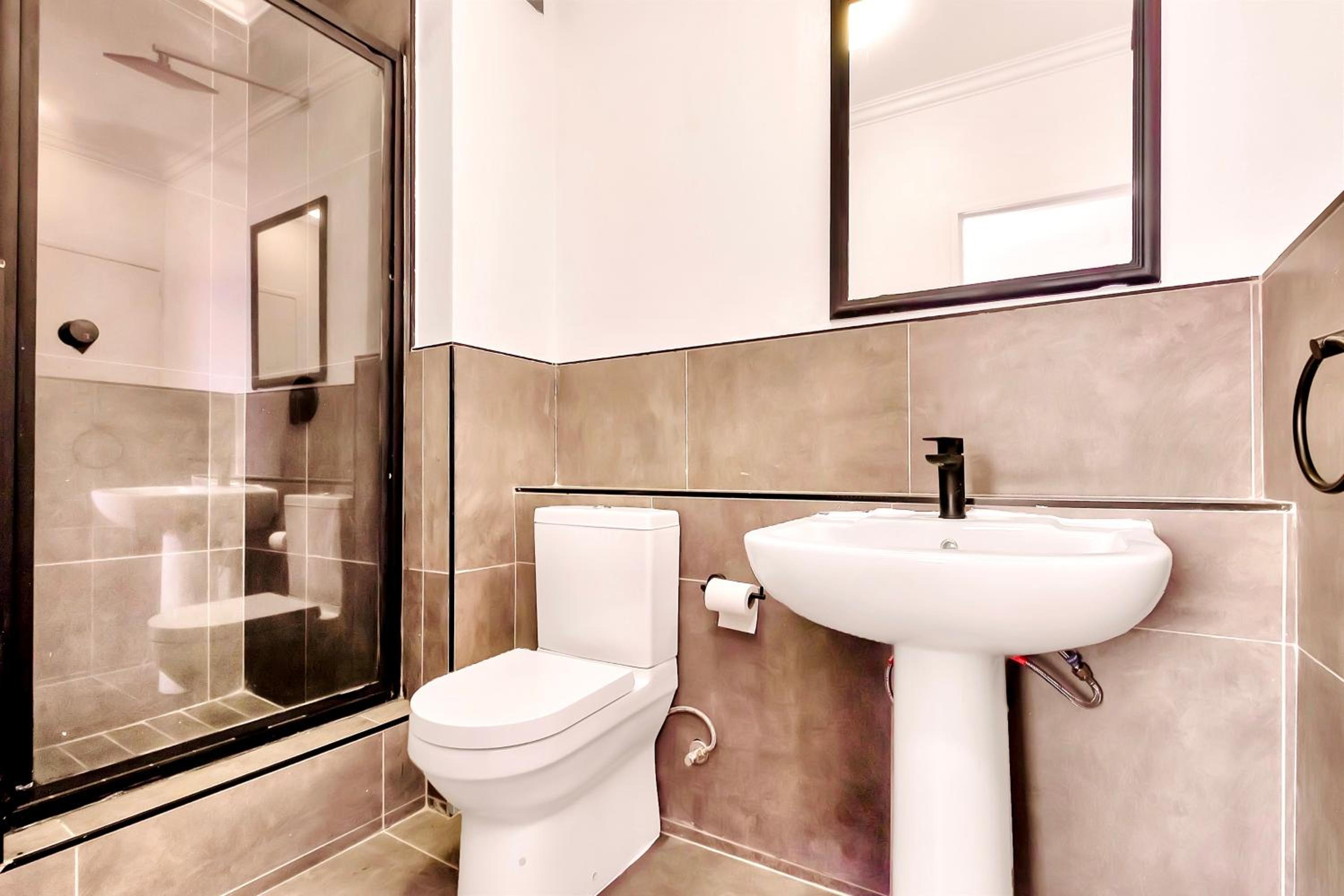 Sandton Lux, 2 Bedroom & 2 Ensuite, No Load shedding