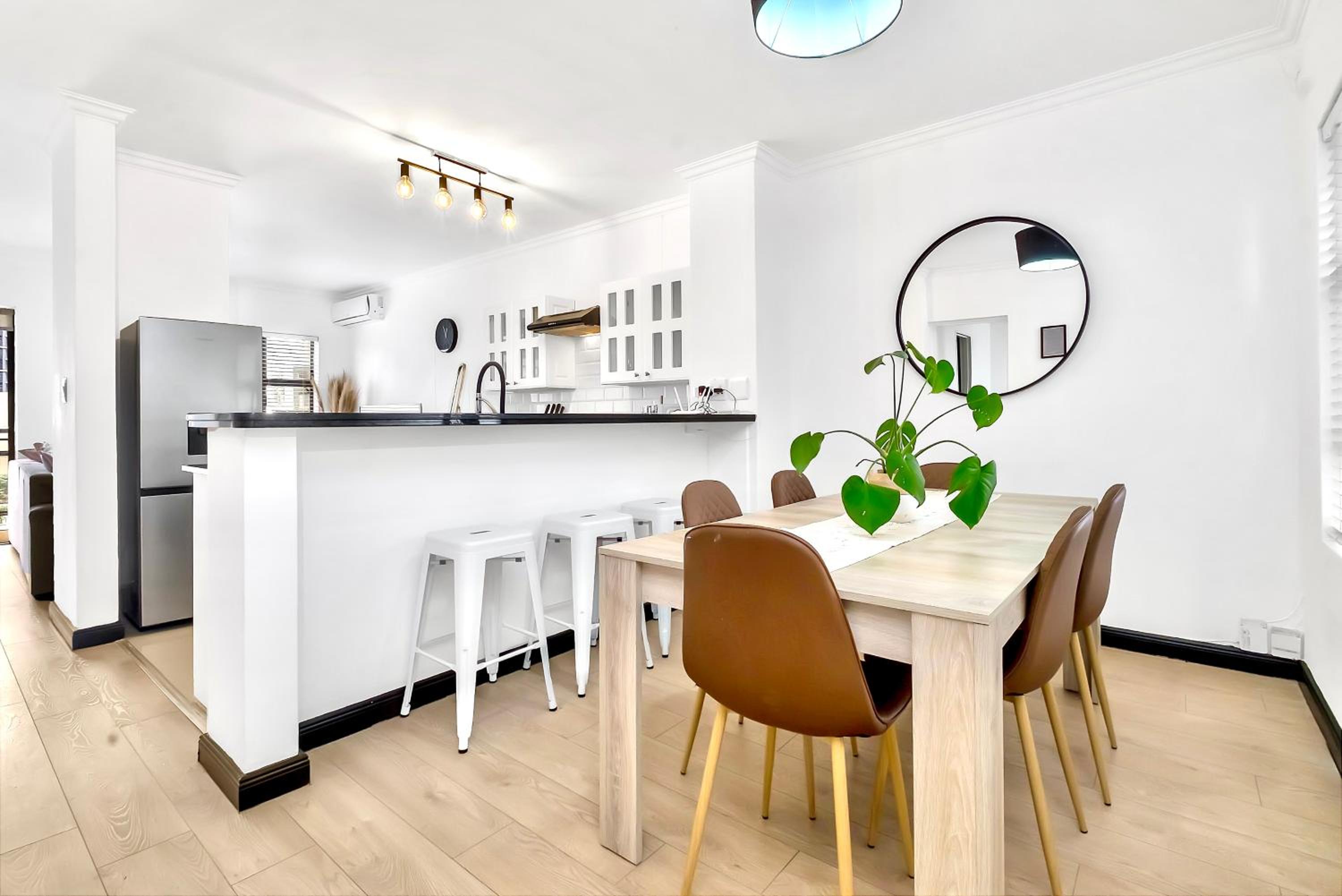 Sandton Lux, 2 Bedroom & 2 Ensuite, No Load shedding