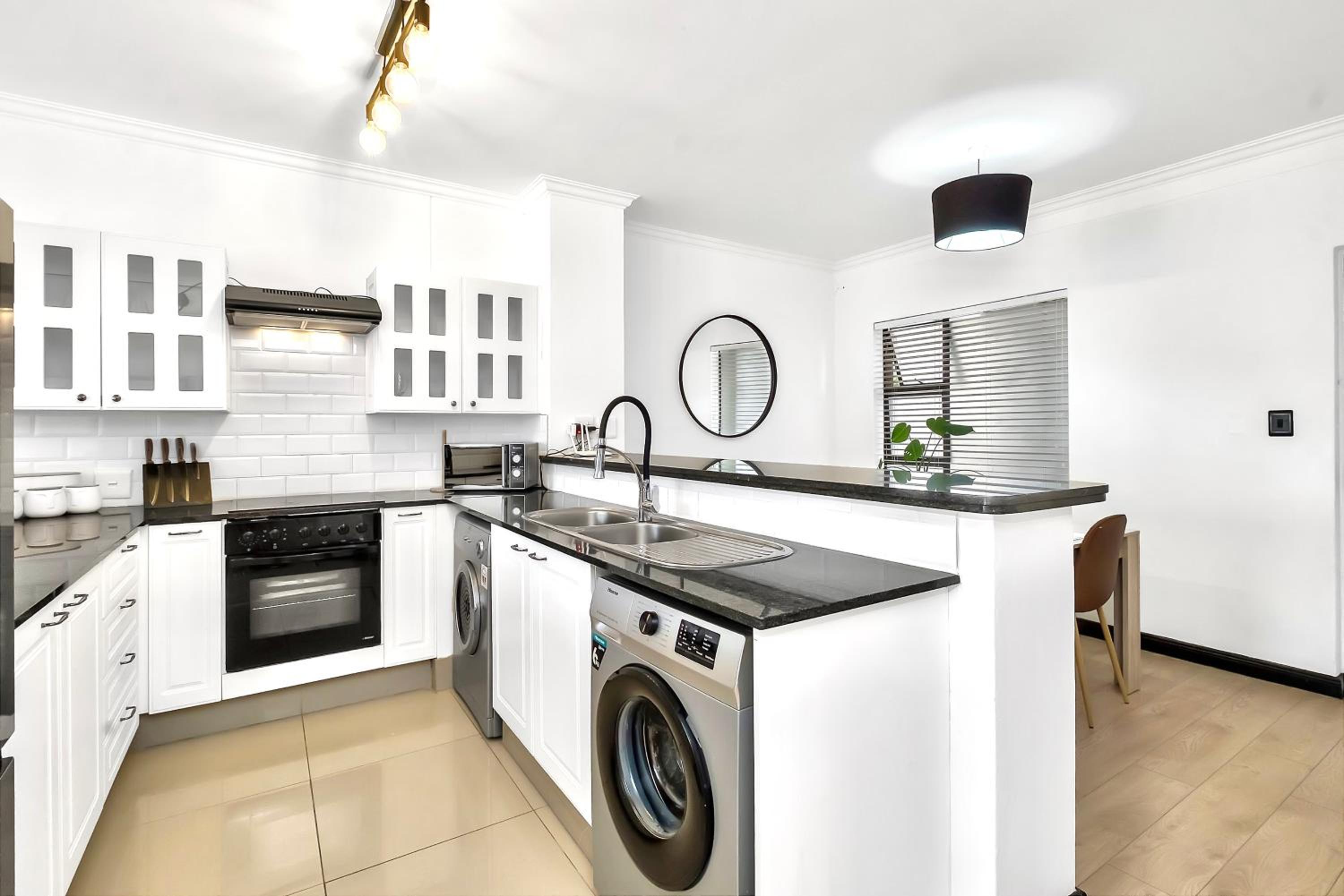 Sandton Lux, 2 Bedroom & 2 Ensuite, No Load shedding