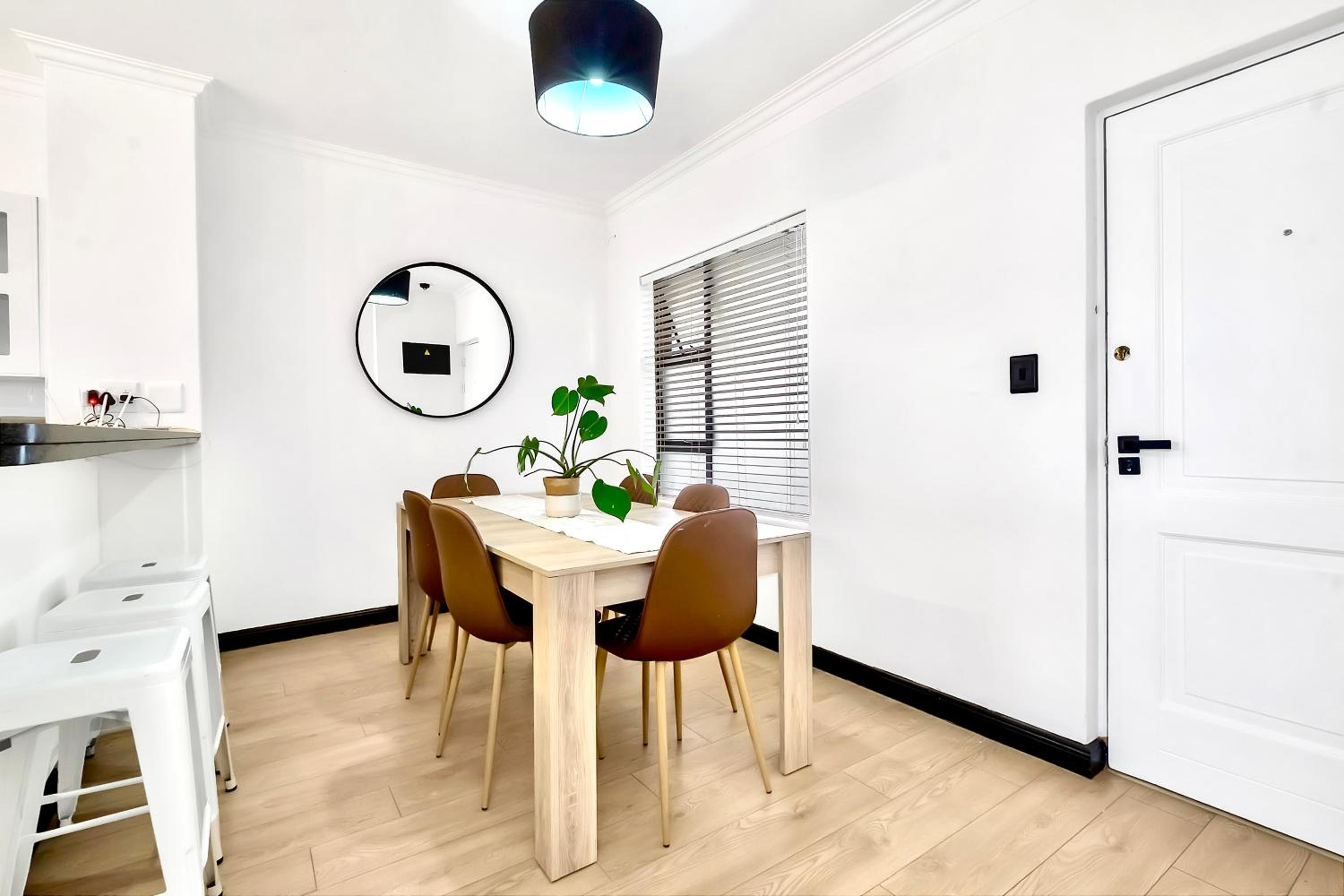 Sandton Lux, 2 Bedroom & 2 Ensuite, No Load shedding