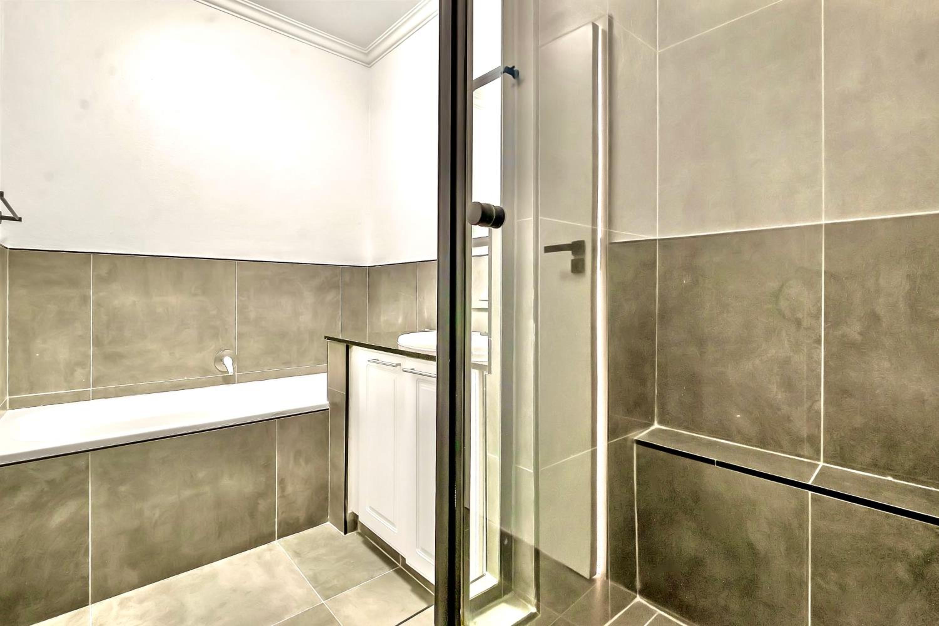 Sandton Lux, 2 Bedroom & 2 Ensuite, No Load shedding