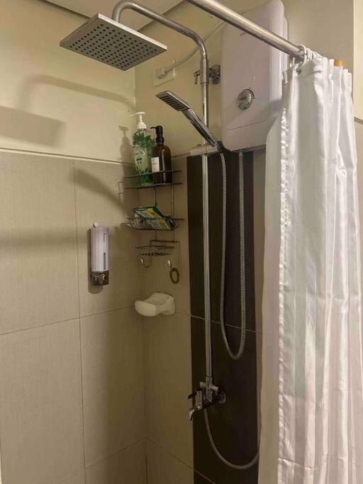 Condo with Bayview in Manila (along Roxas Boulevard) view 3