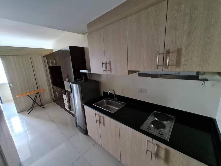 Condo with Bayview in Manila (along Roxas Boulevard) view 4