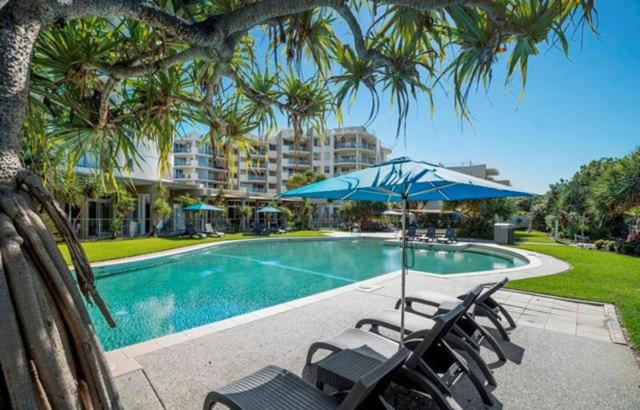 Absolute Beachfront Marcoola - Private Pool - Private Spa Bath - Games