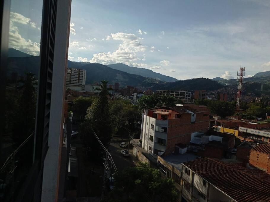 Apartaestudio completo en Laureles