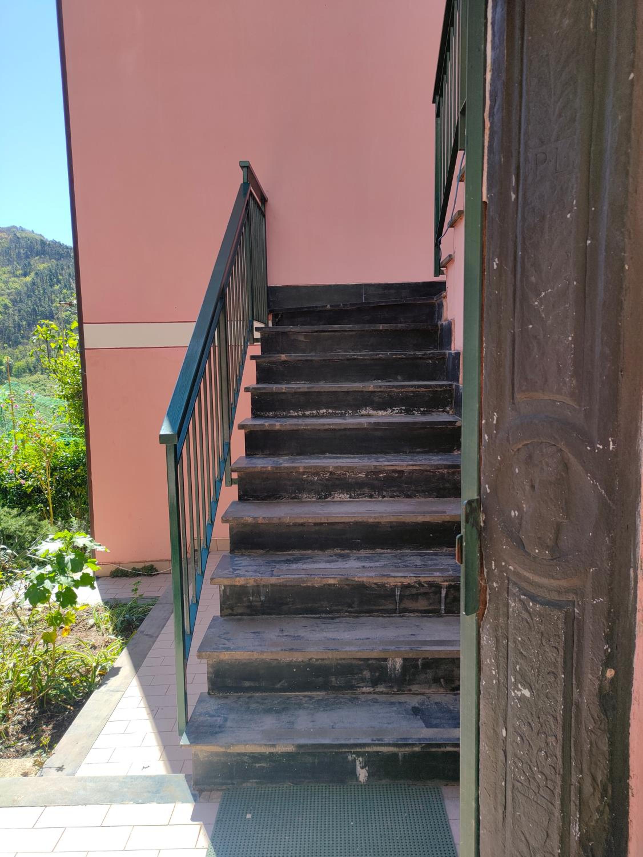 Appartamento tra le Cinque Terre, Camogli e Portofino con scorcio mare all'orizzonte