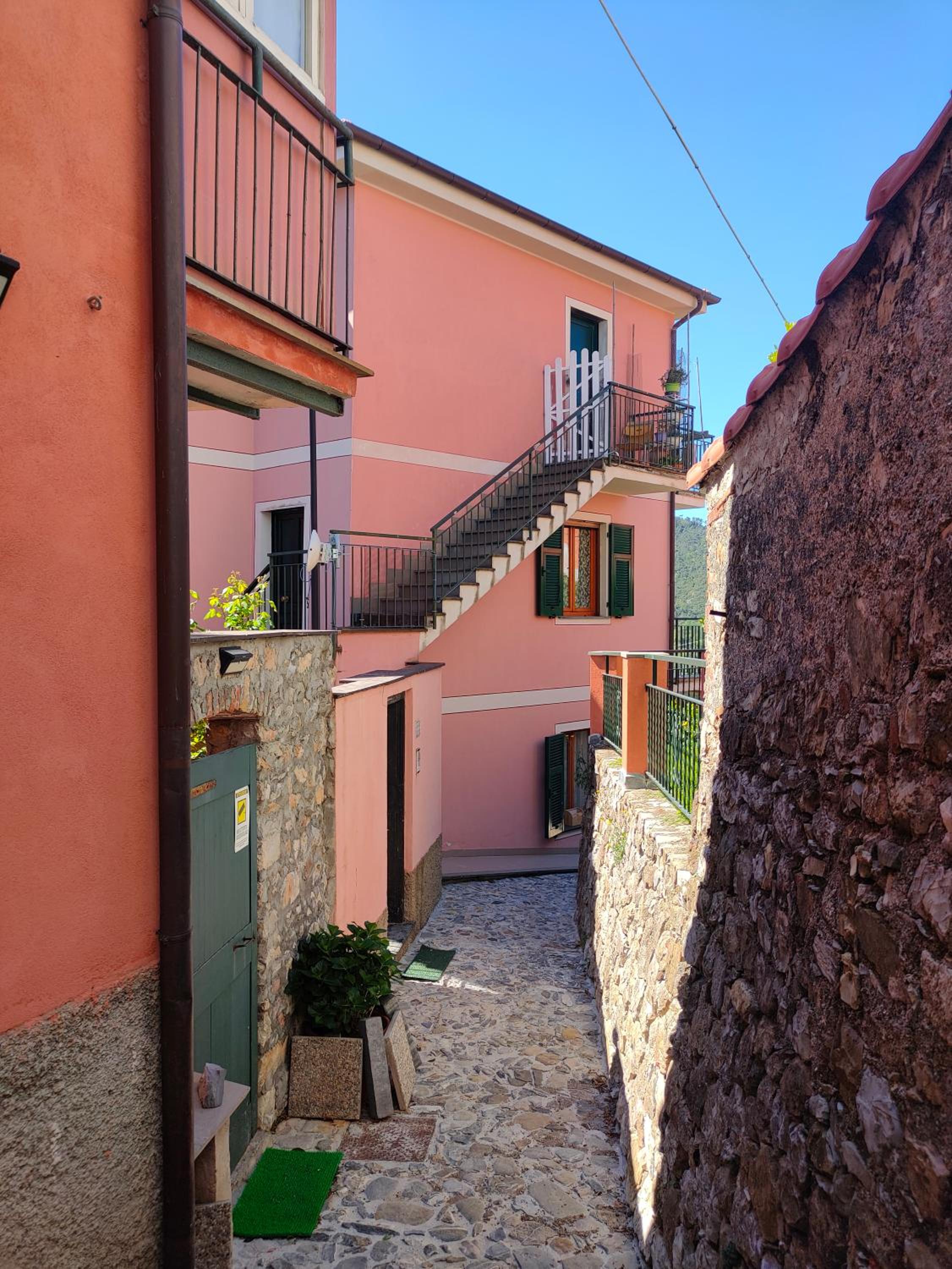 Appartamento tra le Cinque Terre, Camogli e Portofino con scorcio mare all'orizzonte