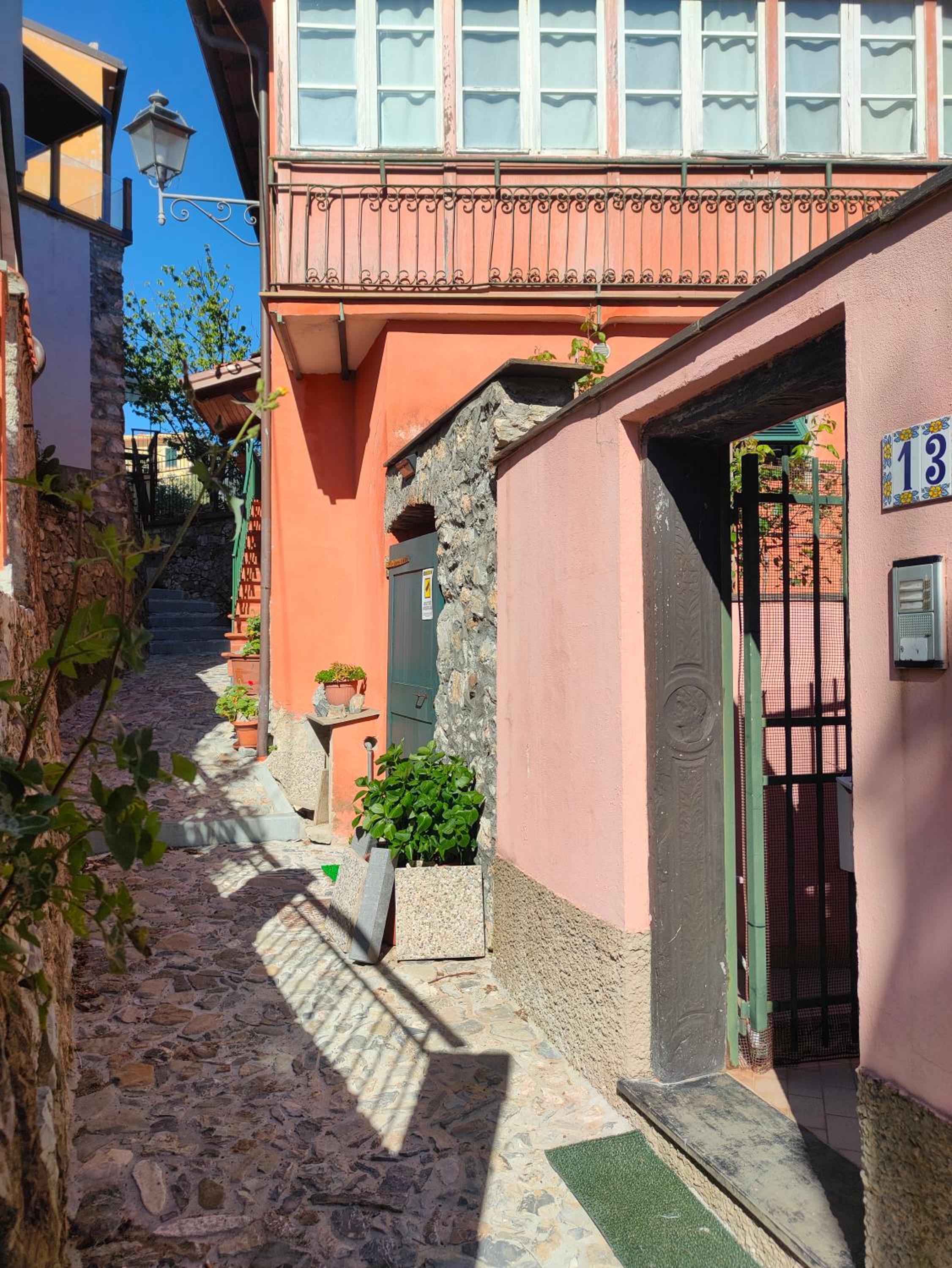 Appartamento tra le Cinque Terre, Camogli e Portofino con scorcio mare all'orizzonte