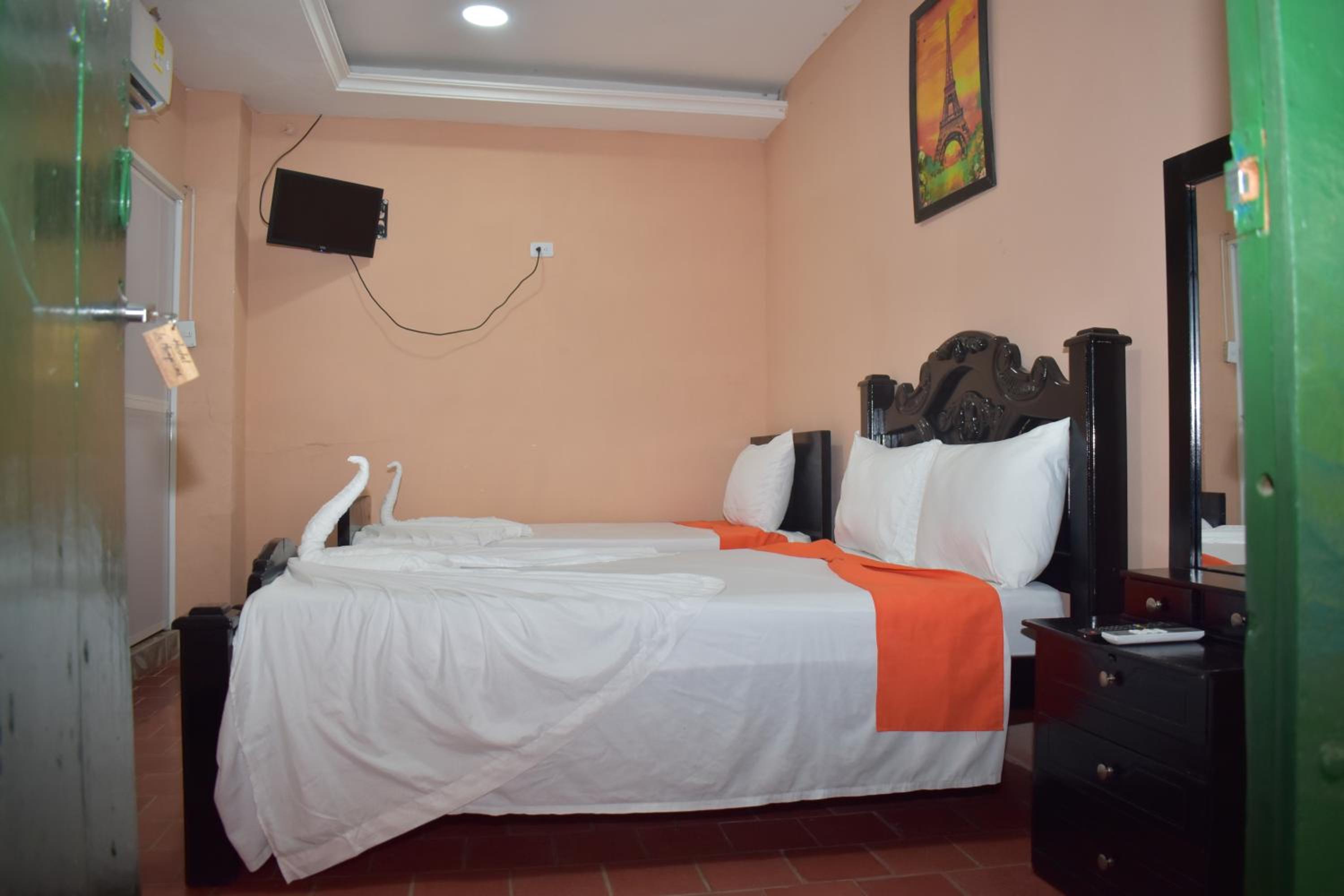 HOSTAL LA MOMPOSINA - Property Image 2