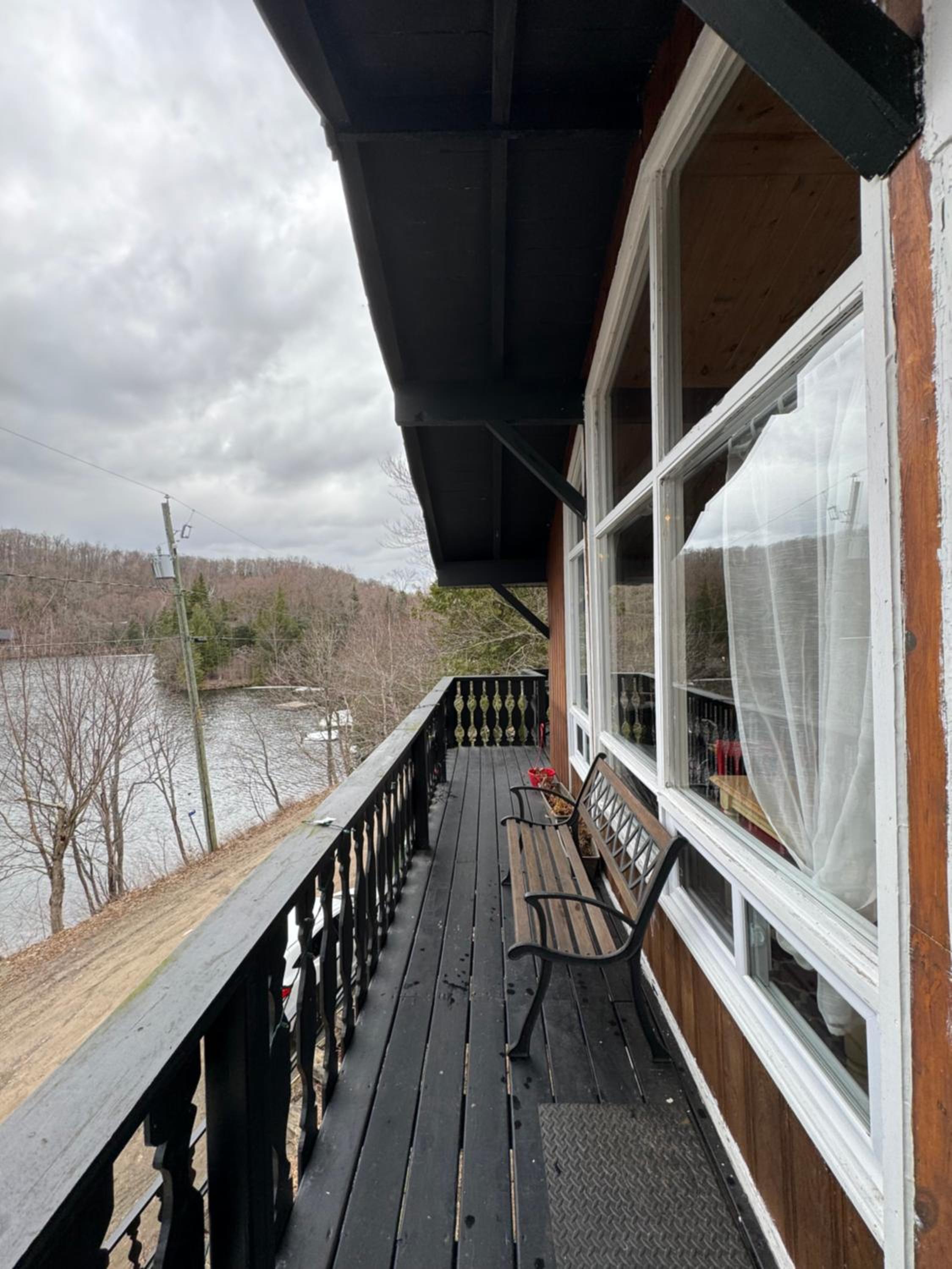Chalet Alpin Suisse Au Bord Du Lac