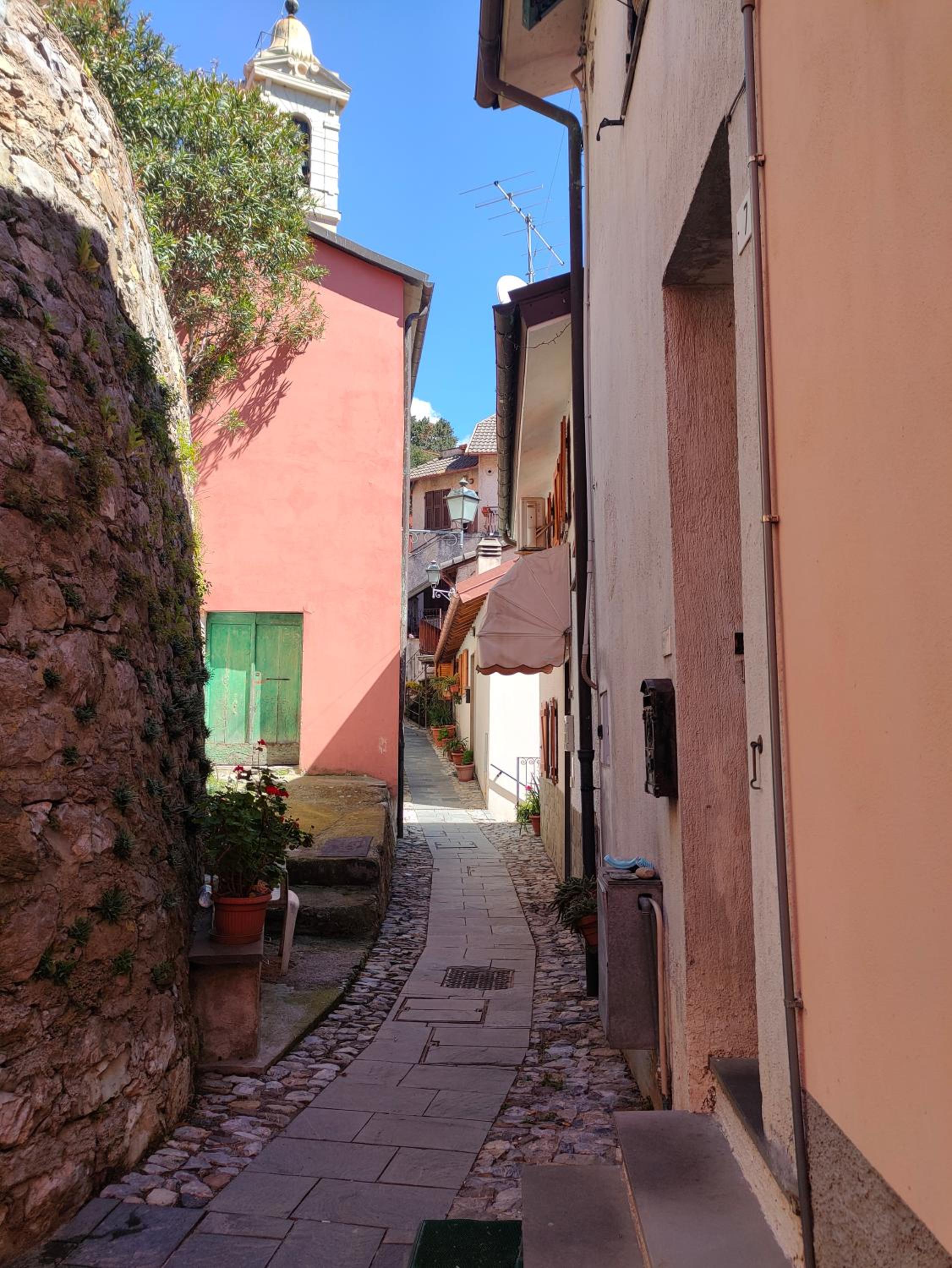 Appartamento tra le Cinque Terre, Camogli e Portofino con scorcio mare all'orizzonte