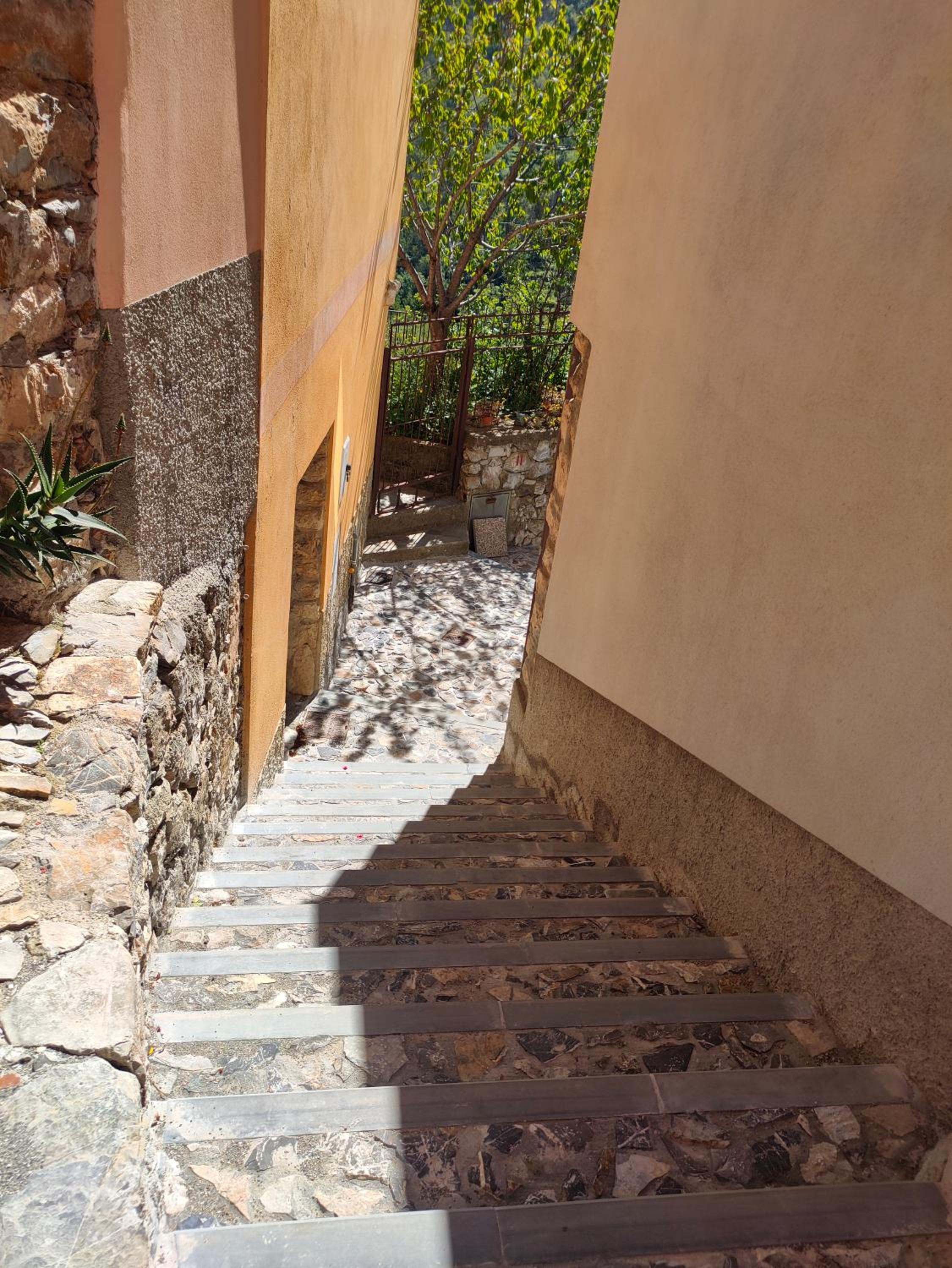 Appartamento tra le Cinque Terre, Camogli e Portofino con scorcio mare all'orizzonte