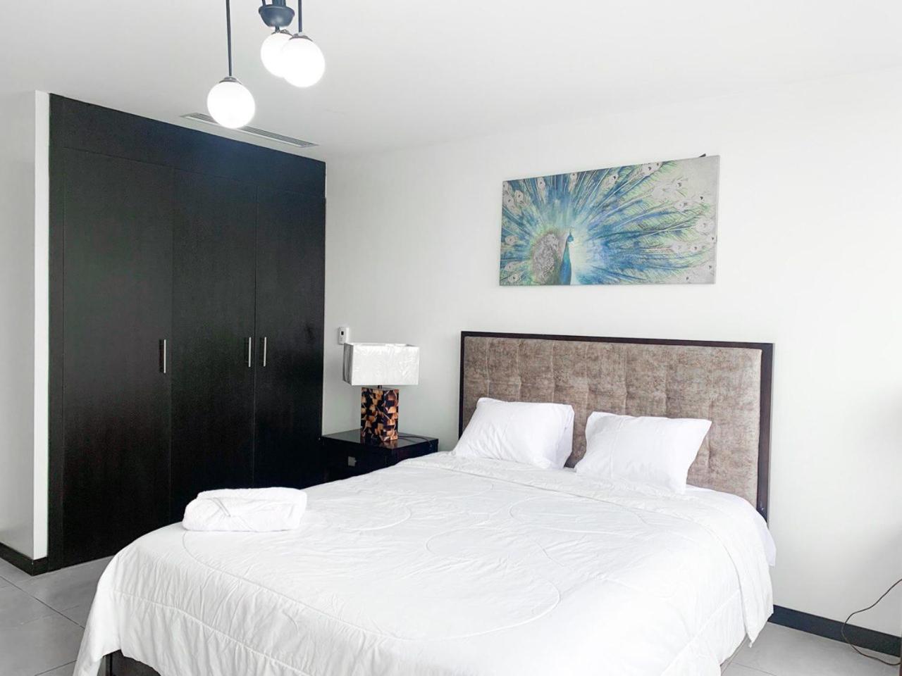 Penthouse en piso alto con vista al río, Guayaquil + PARQUEO view 2