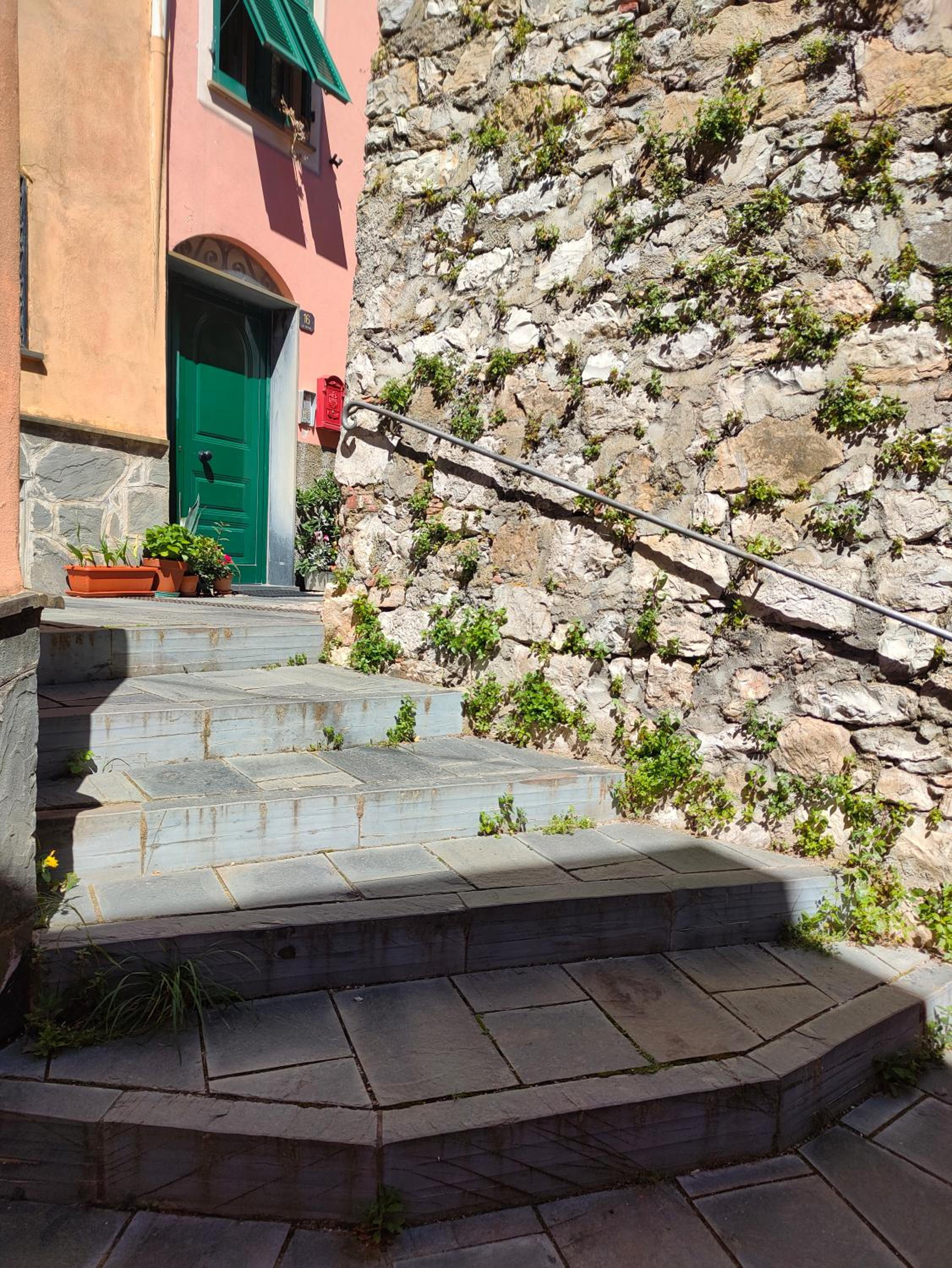 Appartamento tra le Cinque Terre, Camogli e Portofino con scorcio mare all'orizzonte