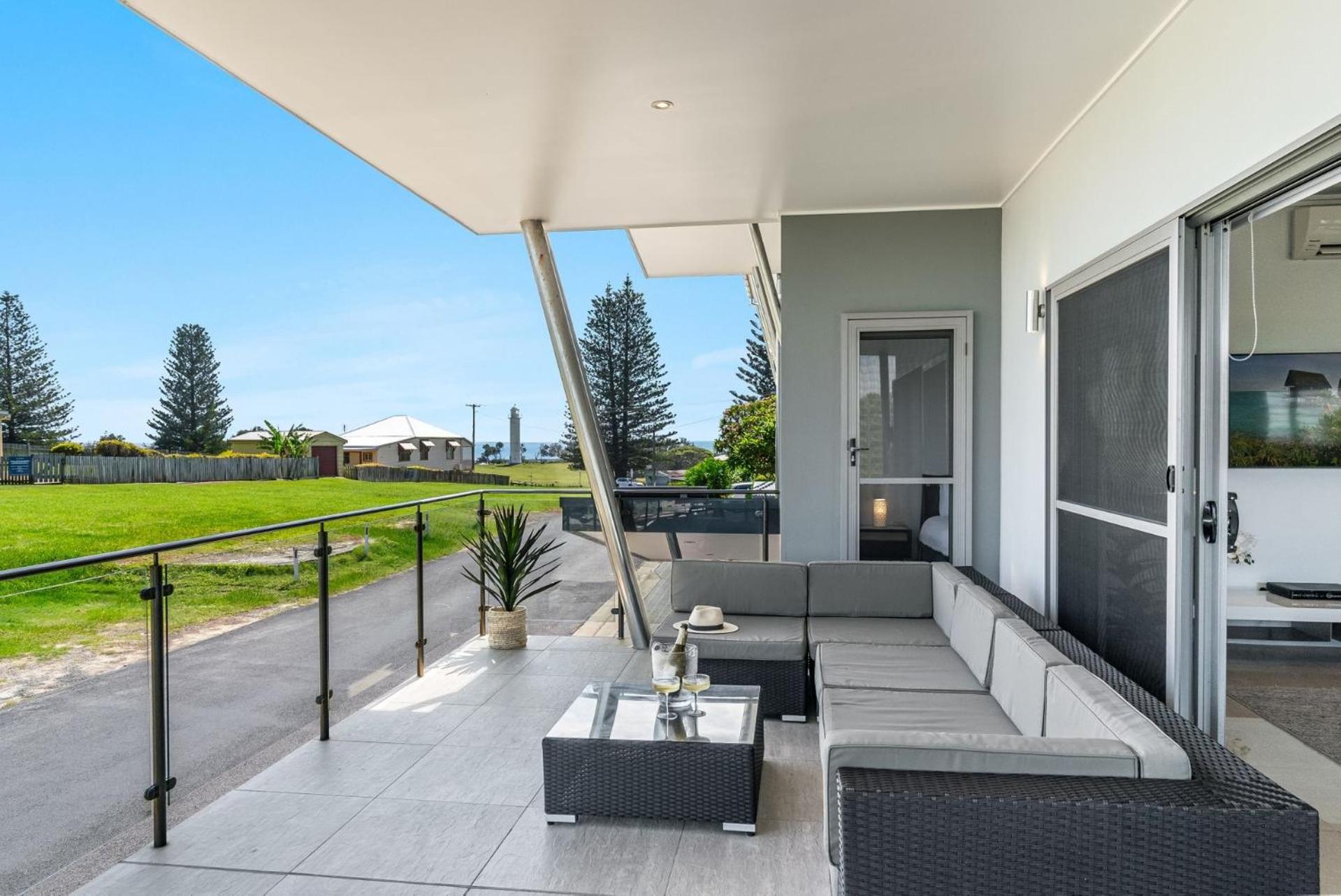 Pilotage 1 - Style, Views & Perfect Location - Holiday Yamba