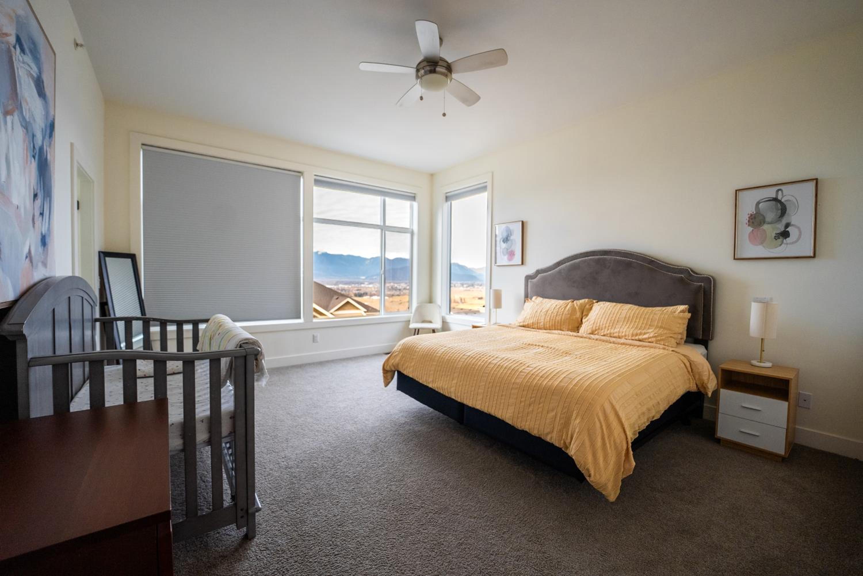 Mountain Retreat with Views, Hot Tub, Games & AC