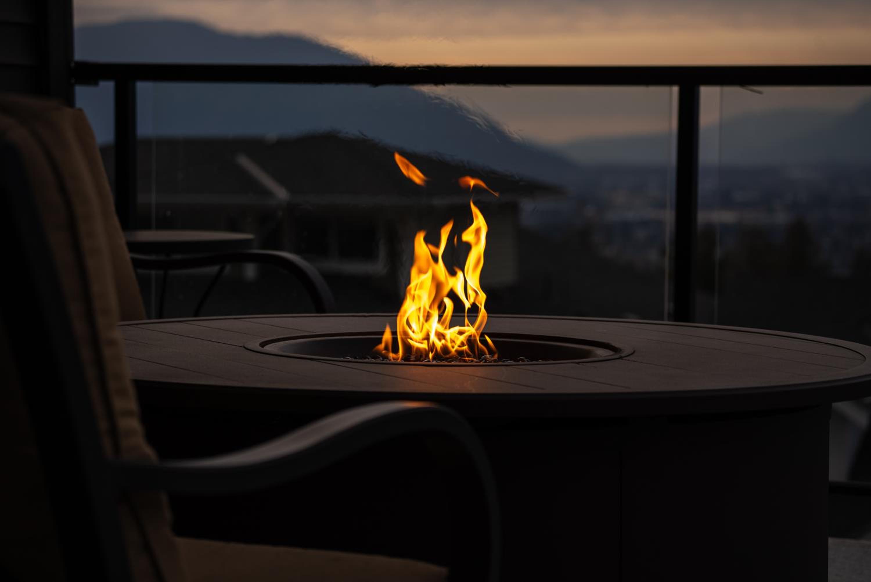 Mountain Retreat with Views, Hot Tub, Games & AC