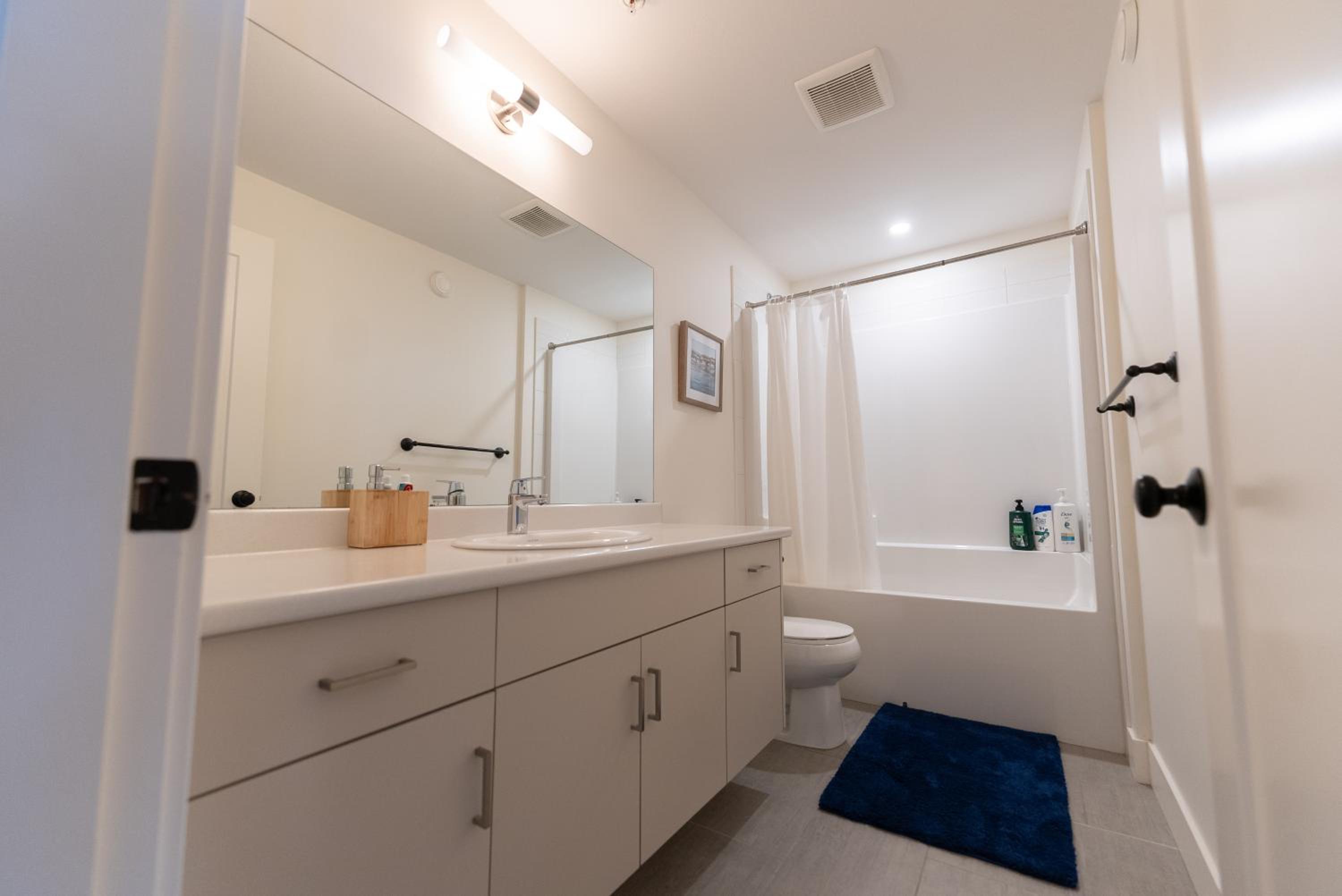 Mountain Retreat with Views, Hot Tub, Games & AC
