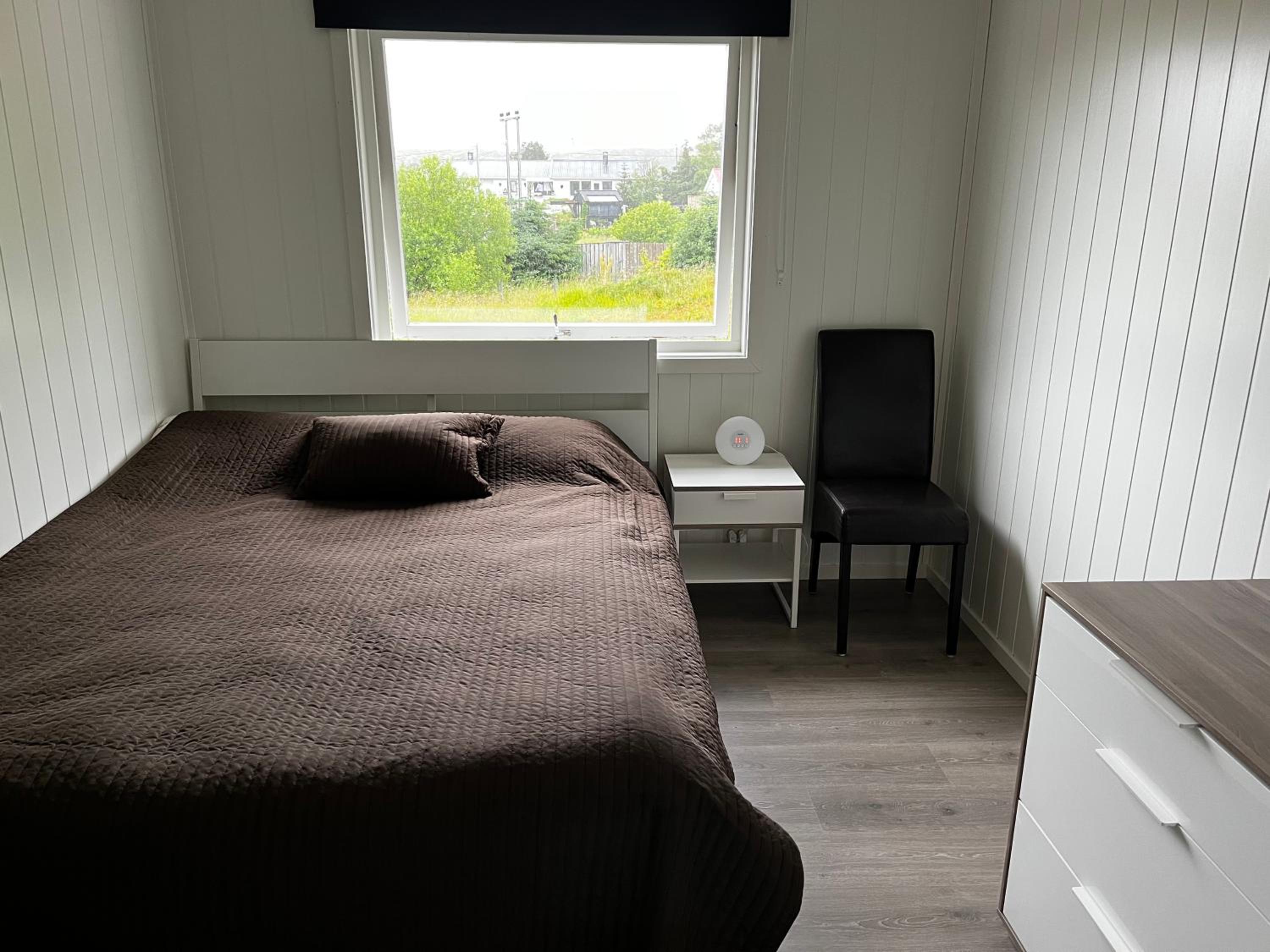 Feriehus nær sjøen på Kvenvær